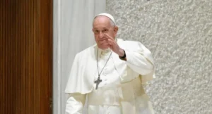 Papa Francisco dá sinais de permanência e inicia nova reforma na Igreja Católica
